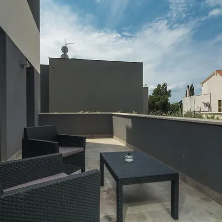 Two Bedroom Apt With Parking And Terrace 2 Apartment *