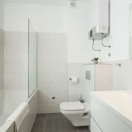 Two Bedroom Apt With Parking And Terrace 2 Apartament *