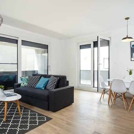 Apartament Two Bedroom Apt With Parking And Terrace 2